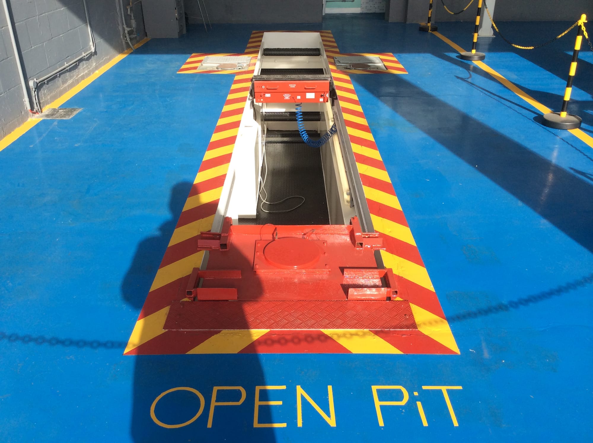 Open Pit, note this garage can test Class 3 vehicles (three wheelers)