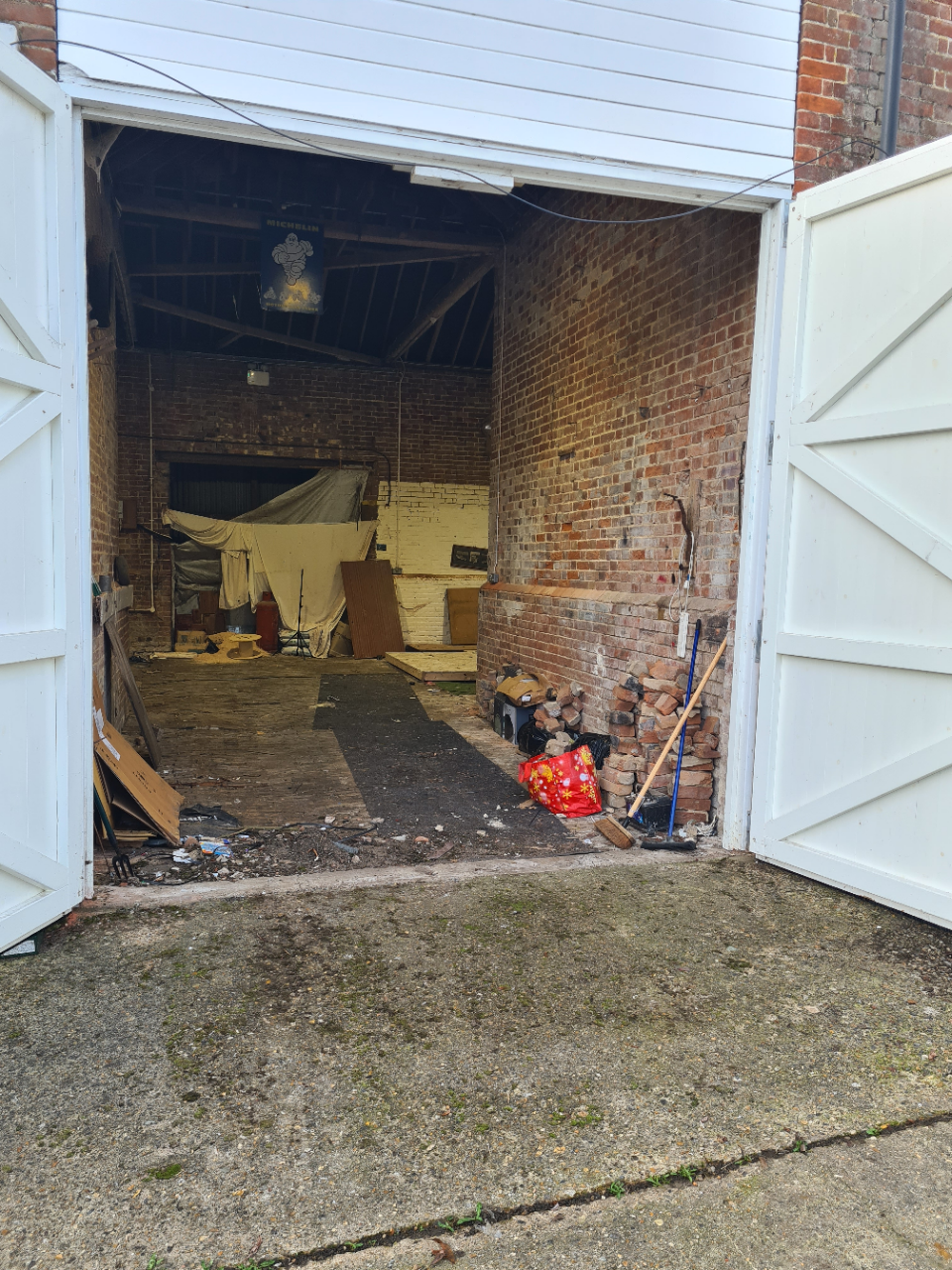 Jagelo Haulage needed a workshop - When Jagelo Haulage of Bury St Edmunds, Suffolk, contacted us for an Inspection Pit we didn't realise just how much of a challenge we had on our hands??
An ancient barn was the proposed new workshop location where they could carry out  necessary repairs for their fleet.