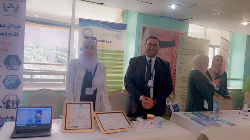 فريق من أكاديمية الإبداع المعرفي للتدريب يشارك باليوم الوظيفي الرابع في جامعة مؤتة