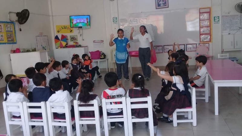 LEVANTAMOS LA MANO PARA HABLAR