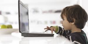 الأطفال دون 16 عاما نوافذ لانتهاك الخصوصية إلكترونيا