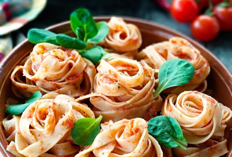 SALMON TAGLIATELLE