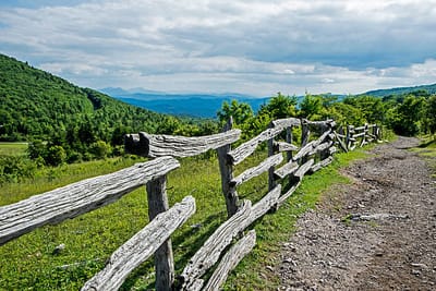 Advantages of Using Split Rail Fence image