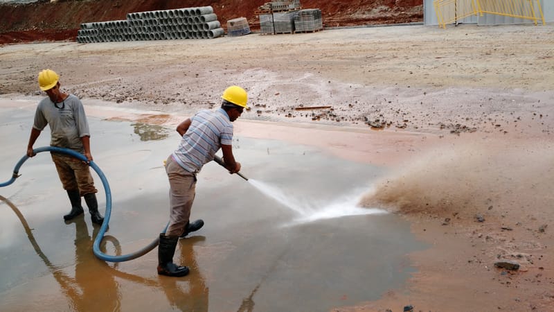 LIMPEZA COM JATO DE ÁGUA