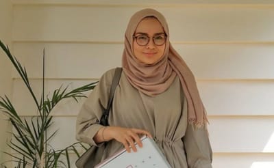 Trik Memakai Jilbab Simpel dan Elegan