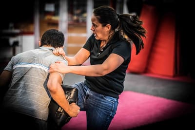 Defensa Personal Femenina-Autoprotección de la Mujer image