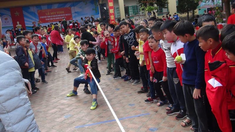 Lớp tham gia hoạt động kéo co ngày 21 tháng 12
