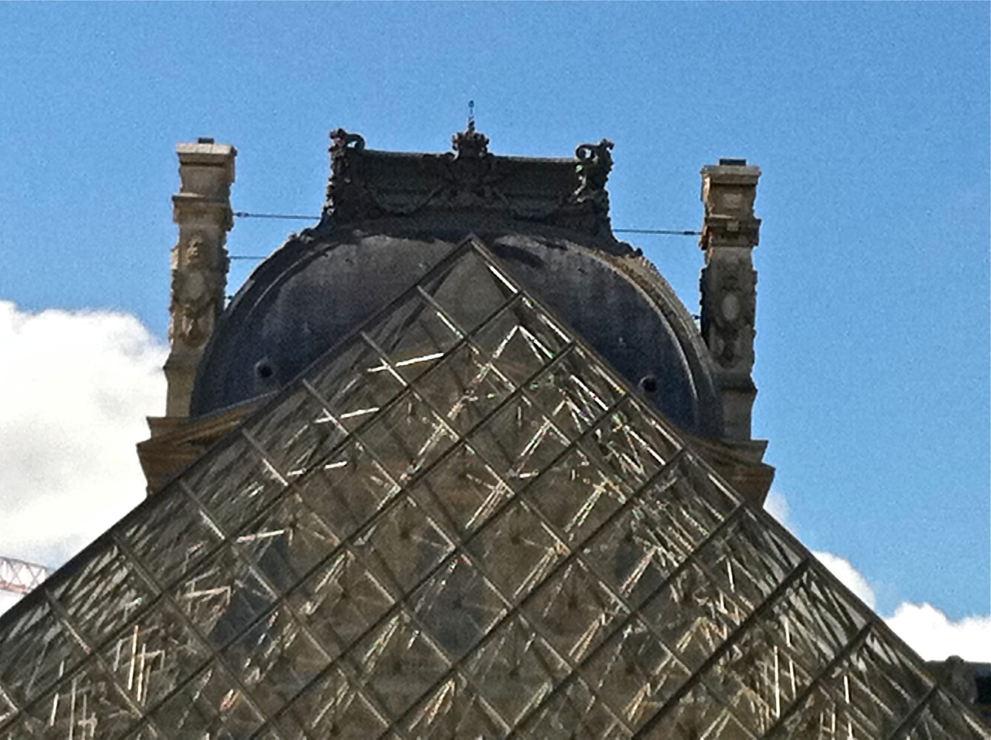 La pyramide du Louvre (Paris)