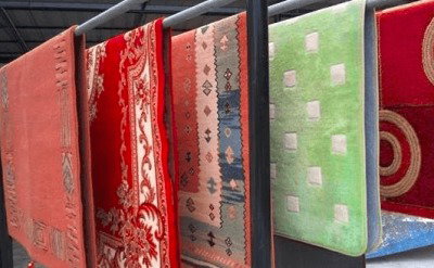 Begini cara mudah dan aman cuci karpet