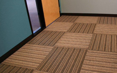 Begini cara membersihkan karpet kantor dan apartemen