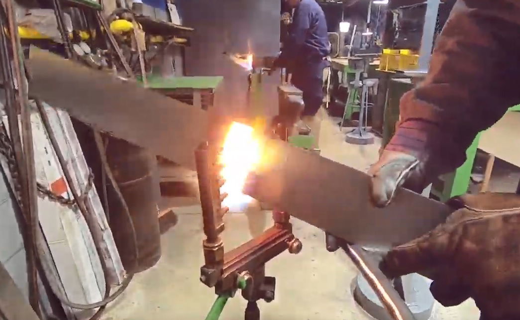 Forging an envelope die