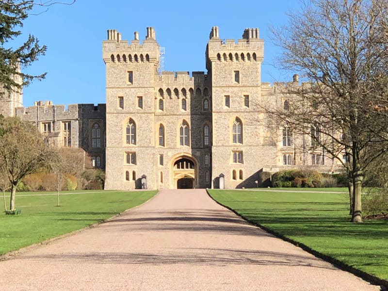 Stonehenge and Windsor Castle Private Car Tour