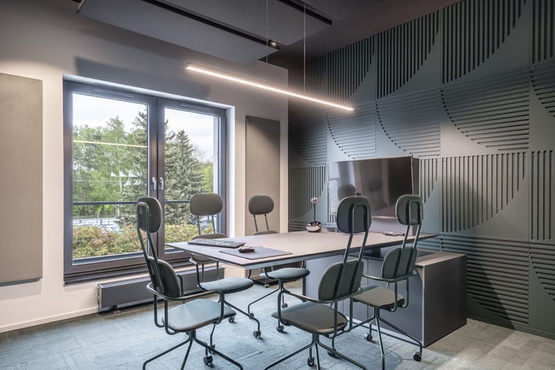 New School - Stuhl mit Kopfstütze