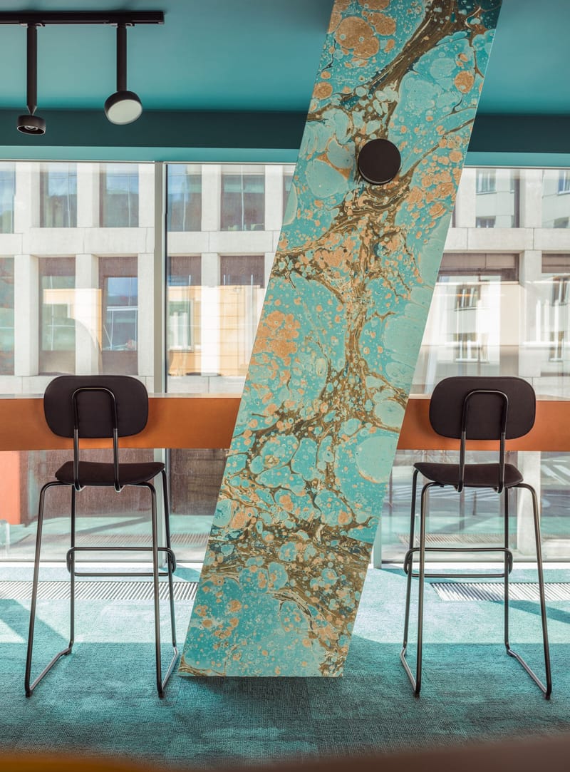 New School - Hoher Barhocker