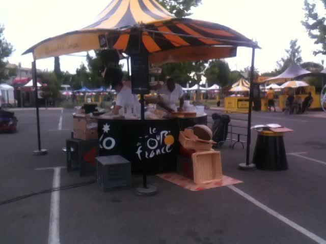 bombe sur la voiture officielle