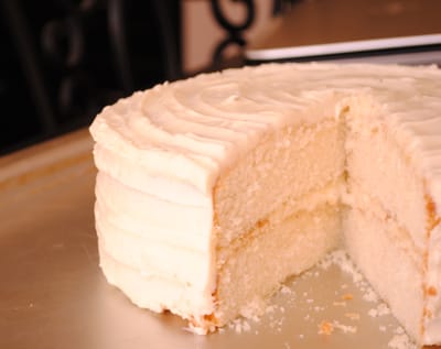 How To Make Fluffy Vanilla Cake at Home