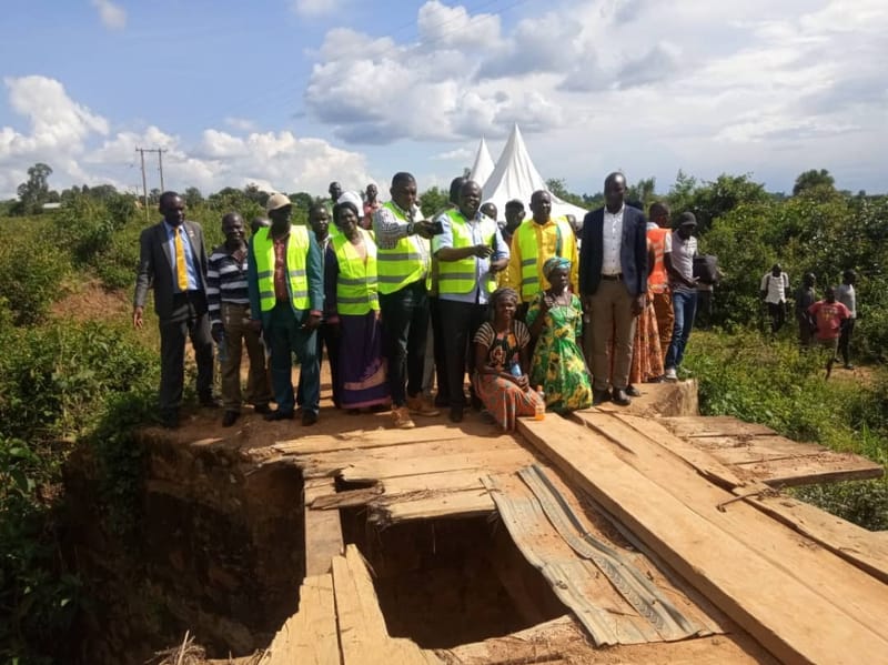 DILAPIDATED PAJULU BRIDGE FINALLY GETS HOPES OF CONSTRUCTION AS ARUA DISTRICT LEADERS HANDS SITE  TO CONSTRUCTOR