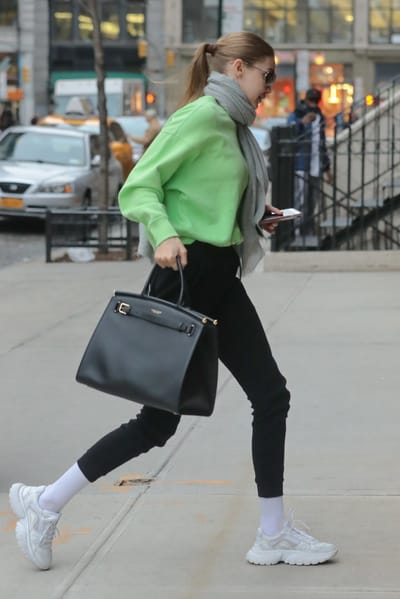 Урок от Джиджи : как сочетать все тренды сезона в одном образе