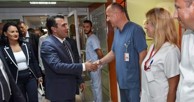 Lindi fëmija i parë i R. Maqedonisë së Veriut, Zaev i dhuron pasaportë bullgare dhe vizë gjermane