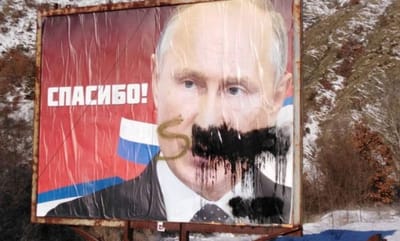 BILBORDET ME FOTOGRAFINË E PUTINIT PO SHKATËRROHEN NË KOSOVË