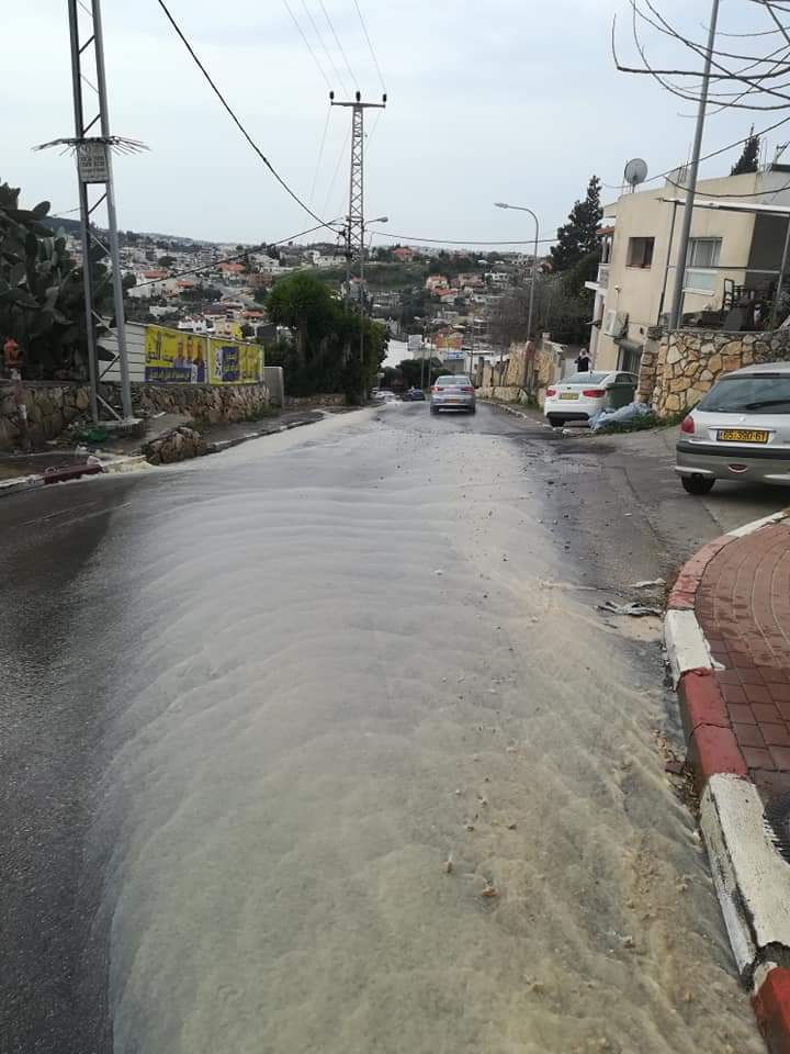 انقطاع المياه عن الحارة الشرقية في عسفيا بسبب انفجار في خط مياه في (نزلة حسن الغانم)