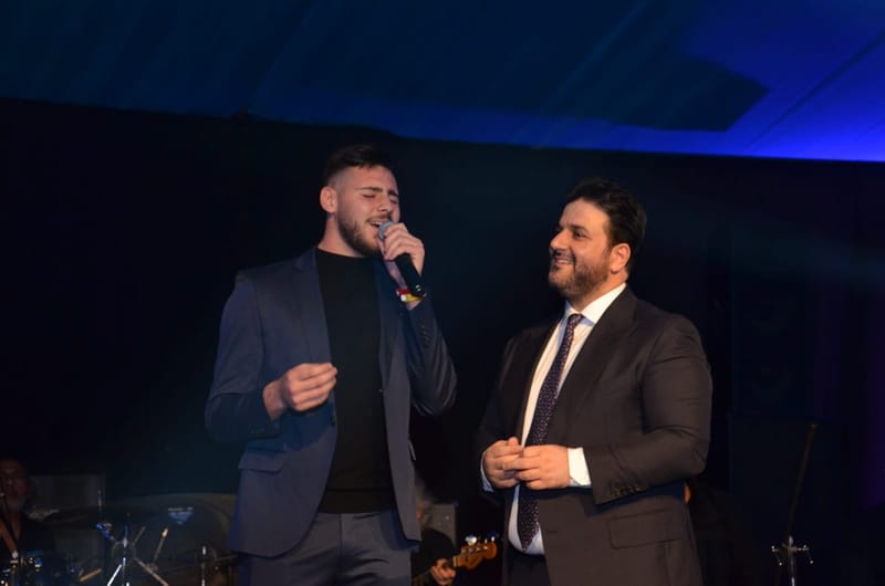 الفنان اللبناني الكبير ملحم زين يتمنى لطارق كيوف النجاح والفوز ببرنامج اراب ستار