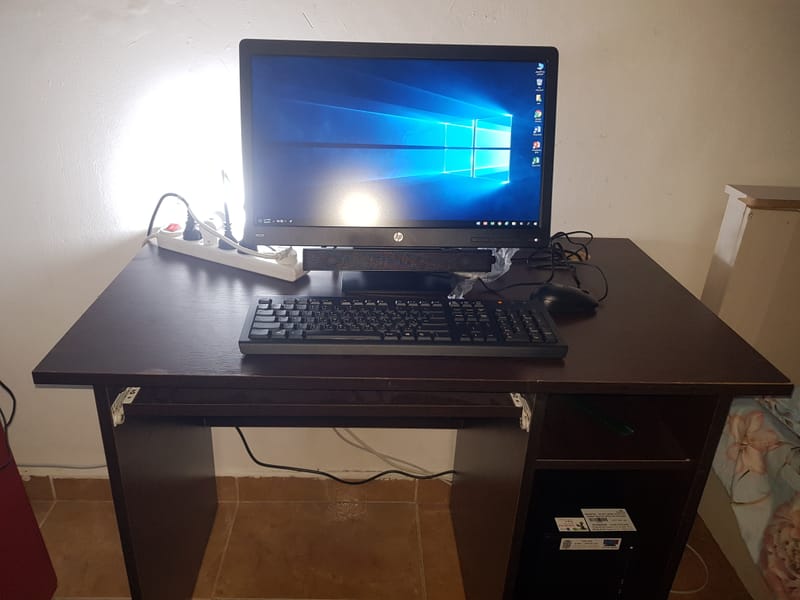 بمبادرة من عضوة المجلس السيدة سميرة عزام المجلس المحلي عسفيا يوزع ٥٨ حاسوب لطلاب عسفيا..