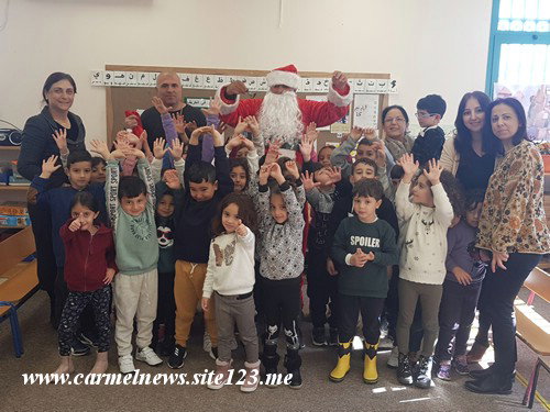 بابا نوبل يجوب روضات عسفيا ويوزع الهدايا على الاطفال