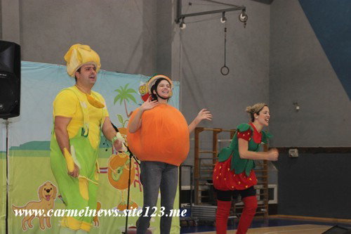 عرض لفوزي موزة وتوتي بحضور كبير من اولاد عسفيا واهاليهم ،وبتمويل كامل من المجلس المحلي .