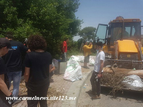 طلاب عسفيا الجامعيين ومسيرة العطاء والتطوع مستمرة ومشروع اخر "بيئتك تحكي عنك "