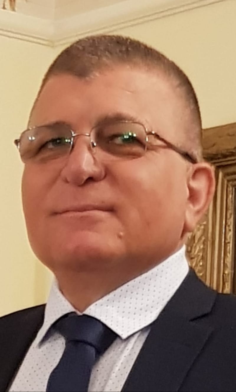 الدكتور رضوان منصور ومن على هذا المنبر يتبرع بكل المناصب لمن يريد ويكتفي بخدمة مواطني عسفيا باخلاص وتفانٍ