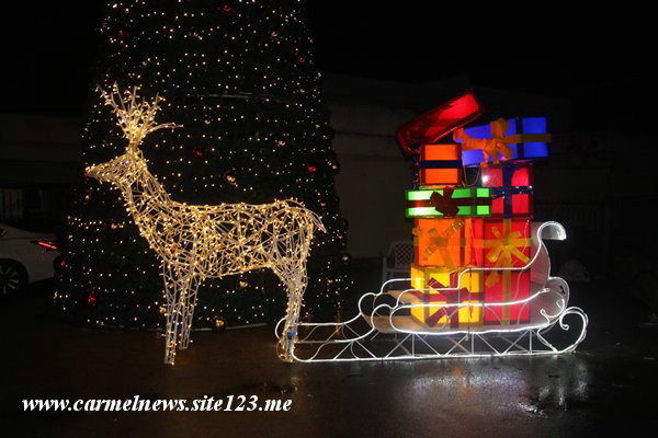 اضاءة شجرة عيد الميلاد في عسفيا باحتفال مختصر جدا بسبب الاوضاع