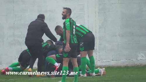 قطار مكابي عسفيا لا يتوقف ، ويسير باقصى سرعة الى الدرجة الثانية