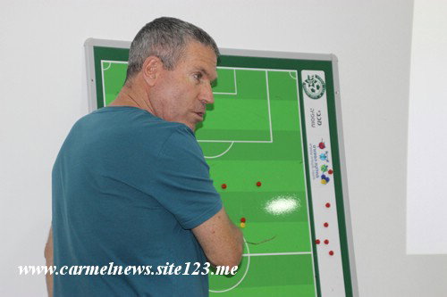 المدرب نير ليفين يقدم محاضرة لمدربي نادي مكابي عسفيا