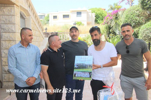 ابناء الشيخ ابو فارس فخري ابو فارس يكرمون فريق مكابي عسفيا ..