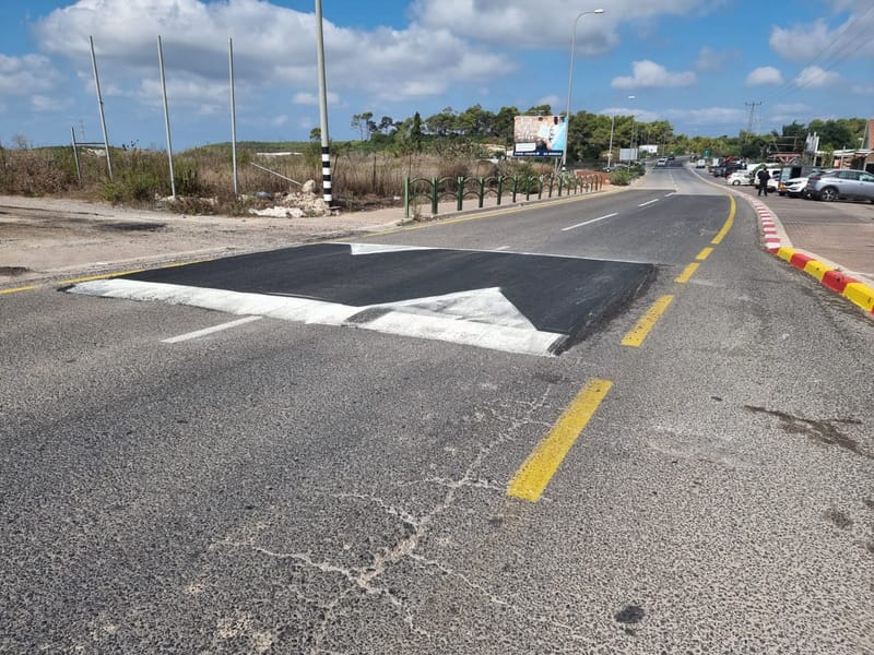 المجلس المحلي عسفيا يبدا ببناء مطبات على الشارع الرئيسي بالتعاون مع نتيفي يسرائيل .. ..