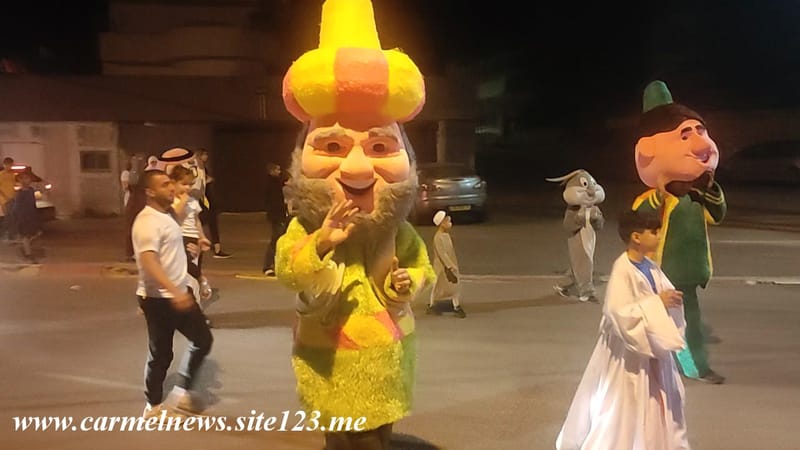 عسفيا تحتفل بعيد الفطر السعيد بمسيرة احتفالية مع فانوس رمضان المتنقل والدمى العملاقة..