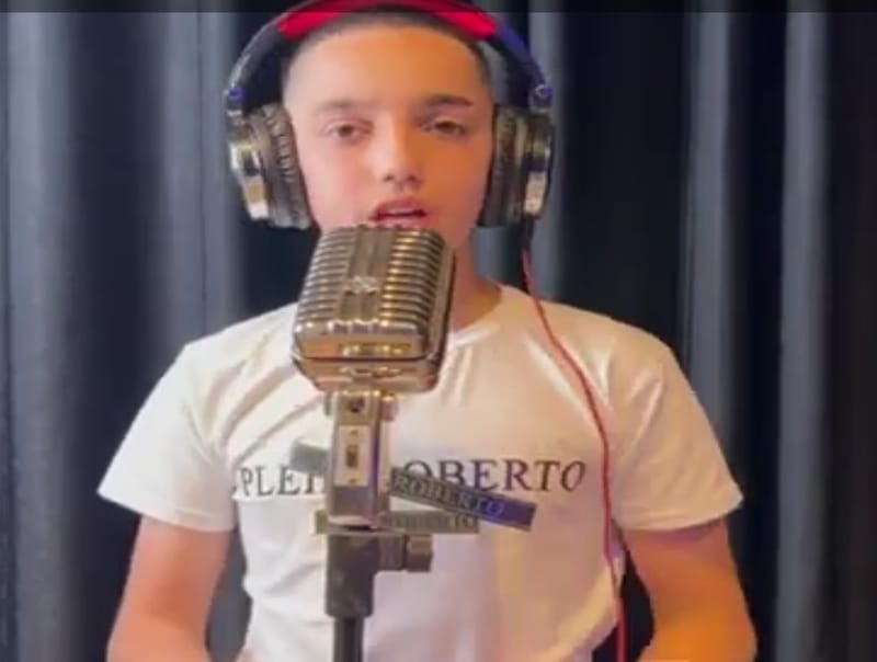 المطرب الصاعد ادم طارق نصر يصدر اول اغانيه "راضي بحبك"