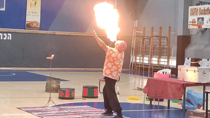 عرض ساحر للساحر زاهر صالح وعرض سيرك مثير في عسفيا ..