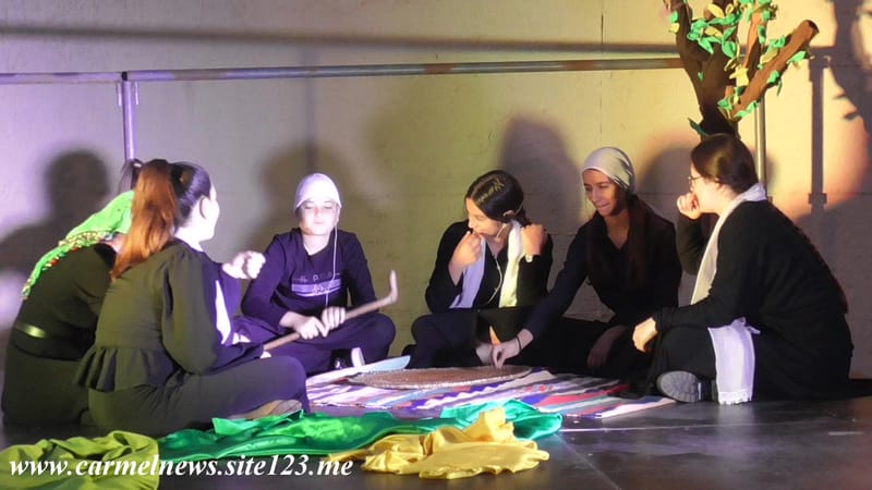 عرض مسرحي شيق لطلاب المدارس الاعدادية عسفيا في رحاب مكتبة فؤاد العامة ..