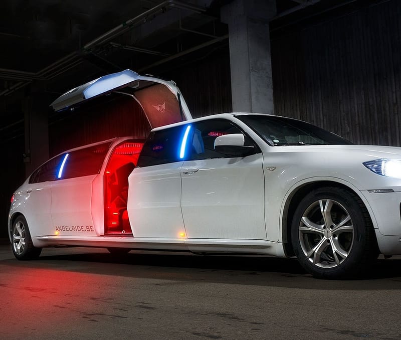 LIMOUSINES