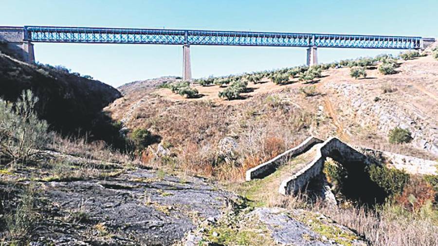 De Alcaudete a Espeluy. Historia de un largo viaje en tren