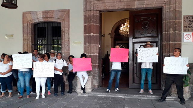 Marchan trabajadores del Hotel Virrey de Mendoza para denunciar hostigamiento laboral; el tema será llevado ante la Junta Local de Conciliación y Arbitraje