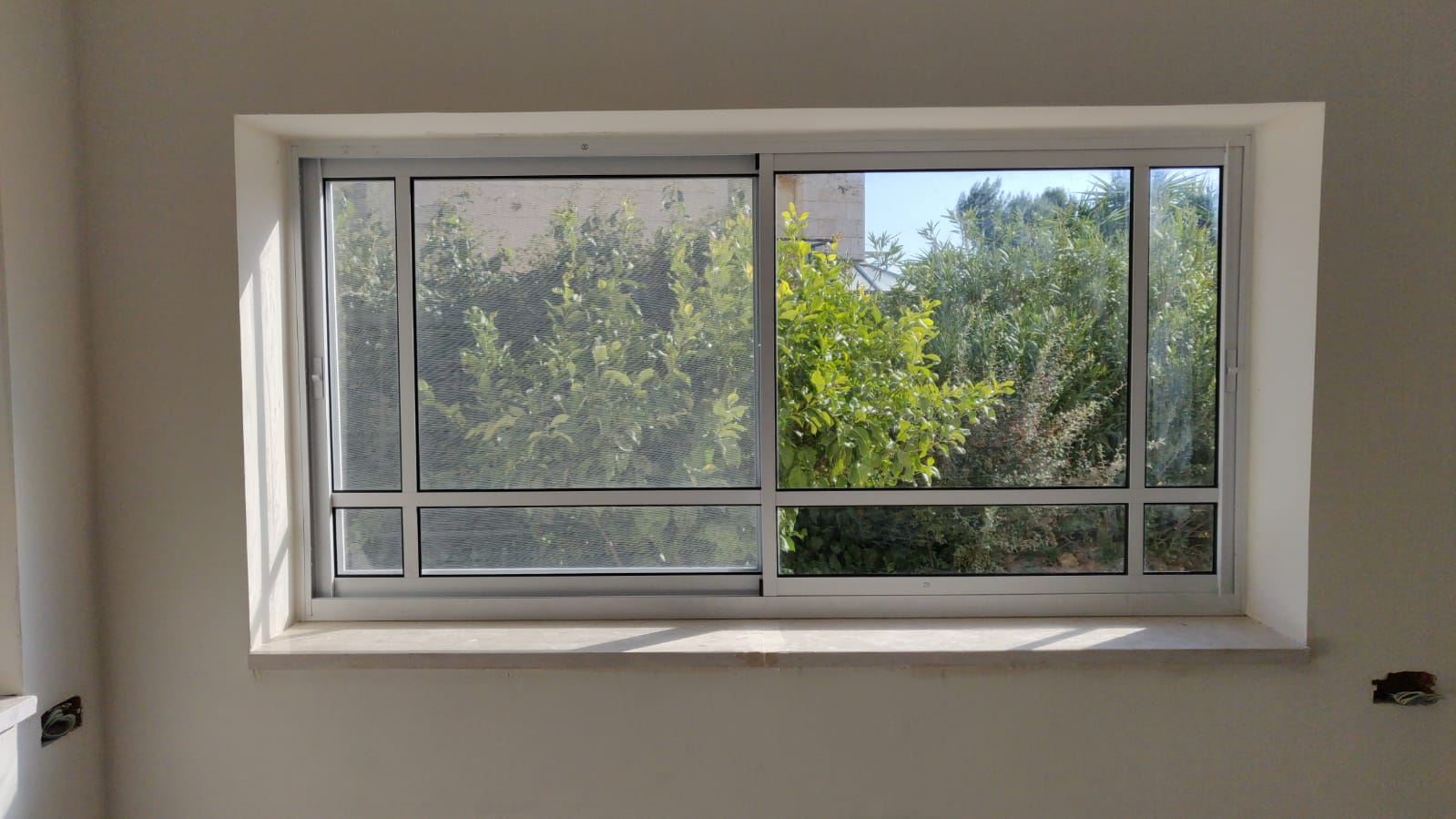 חלון דגם 1700 הזזה