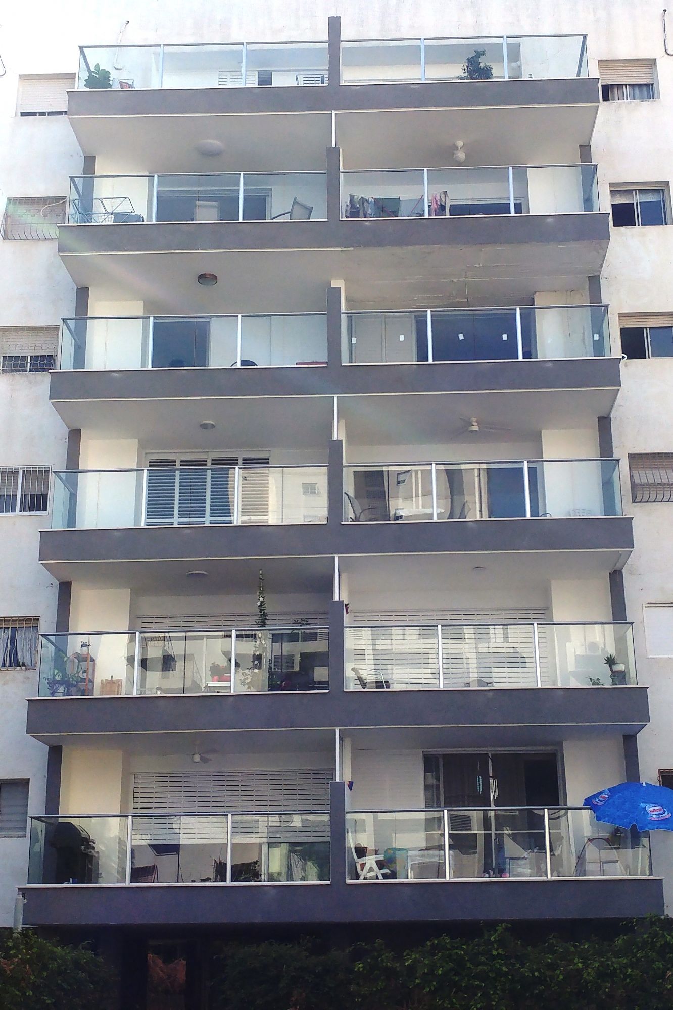 מעקות אלומיניום וזכוכית