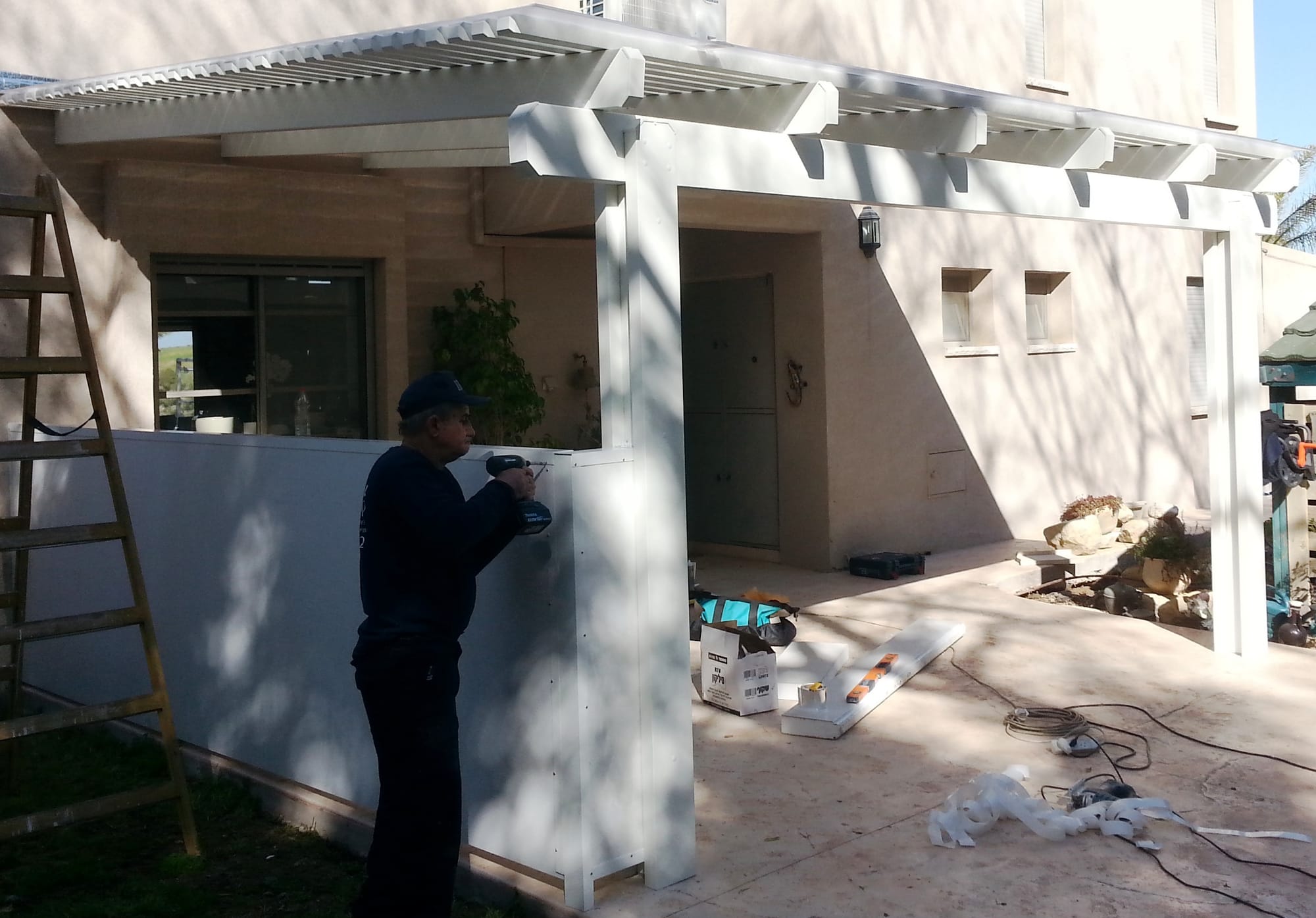 פרגולה אלומיניום דמוי עץ