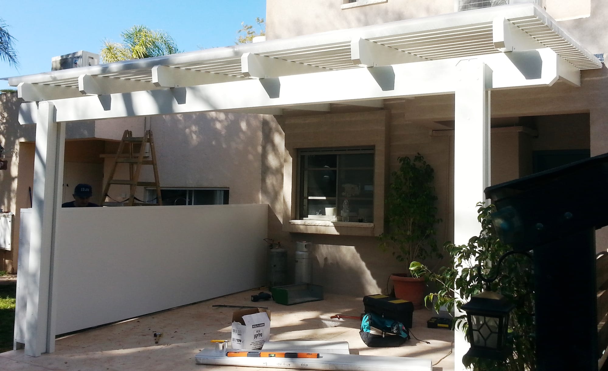 פרגולה אלומיניום דמוי עץ