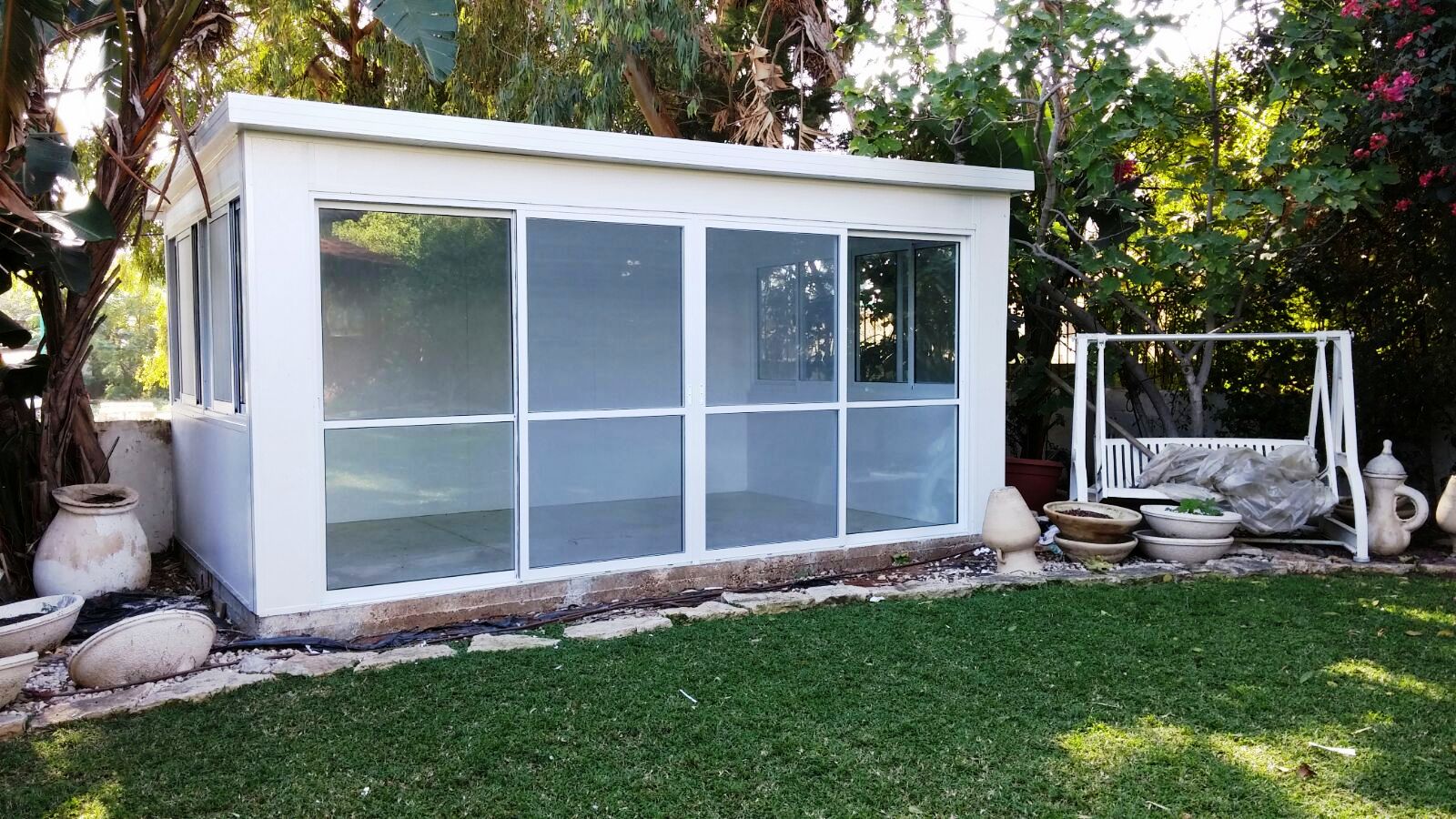 סגירת מרפסות וגינות 