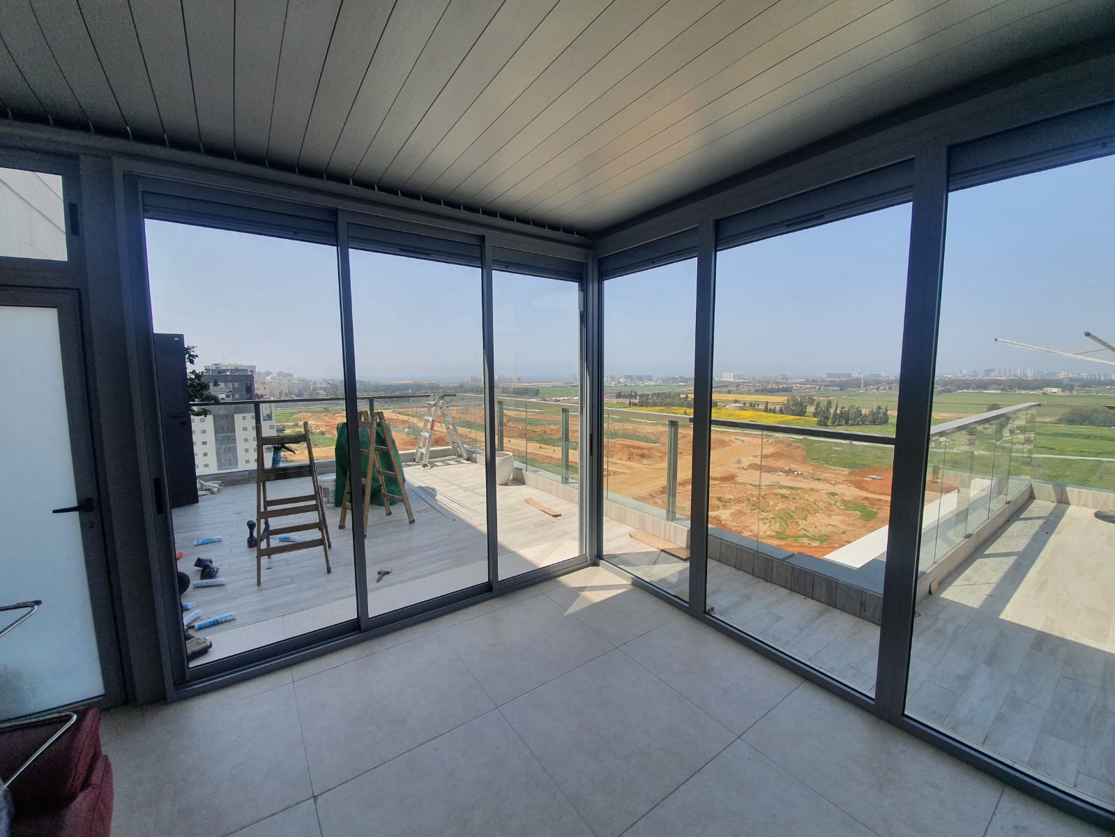 סגירת מרפסות וגינות 