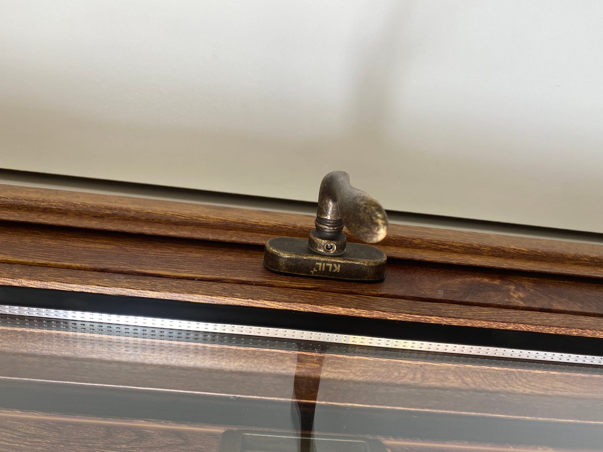 חלון דגם 7500